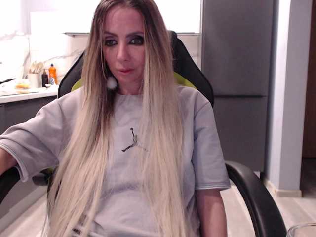 blondalina's BongaCams show and profile