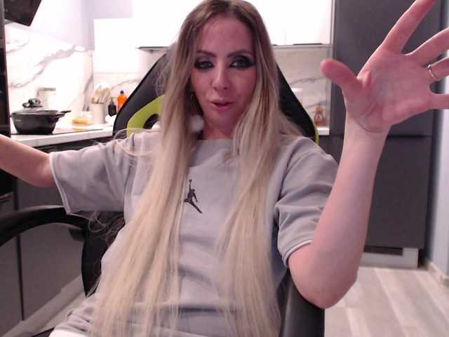 blondalina's BongaCams show and profile