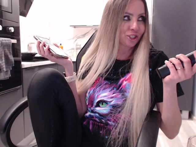 blondalina live cam profile