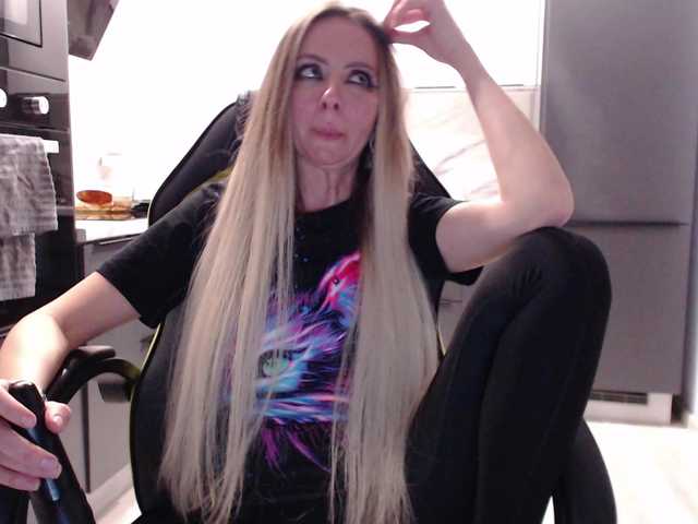 blondalina's BongaCams show and profile