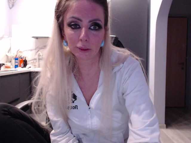 blondalina's BongaCams show and profile