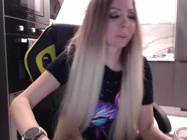 blondalina's BongaCams show and profile