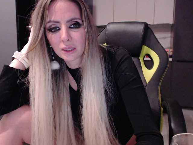 blondalina's BongaCams show and profile