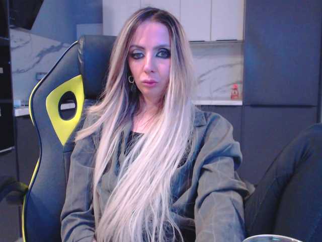 blondalina's BongaCams show and profile