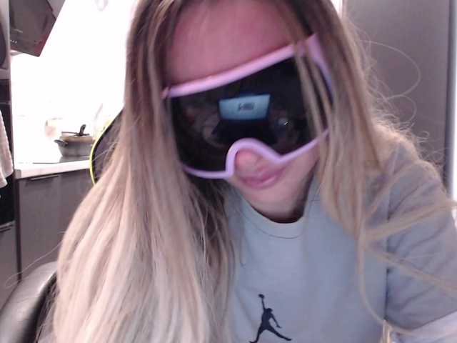 blondalina's BongaCams show and profile