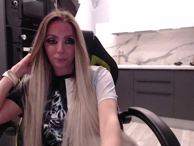 blondalina's BongaCams show and profile