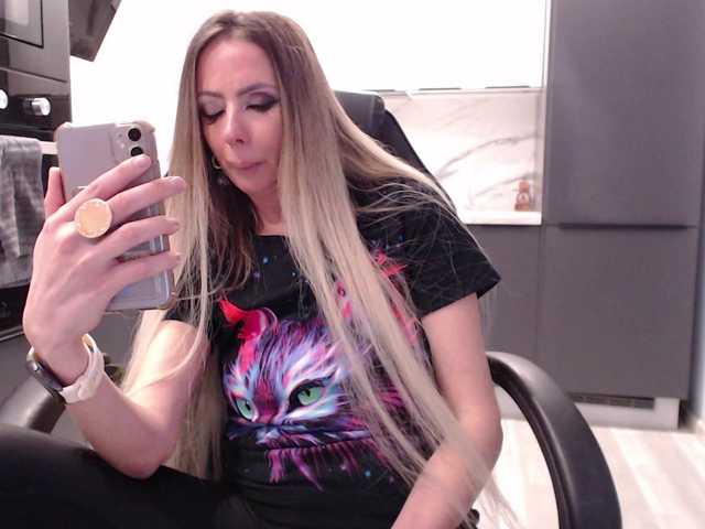 blondalina's BongaCams profile