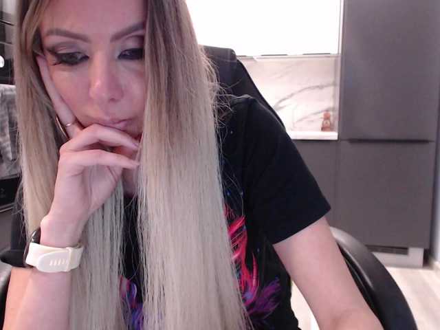 blondalina's BongaCams show and profile