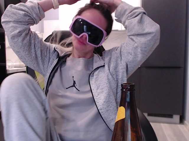 blondalina's BongaCams show and profile