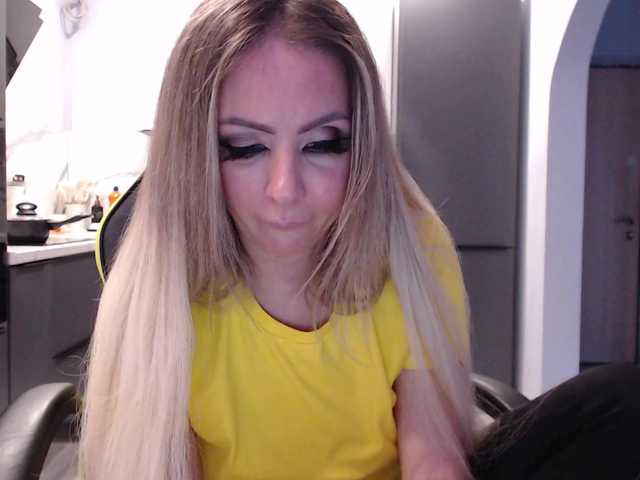 blondalina's BongaCams show and profile