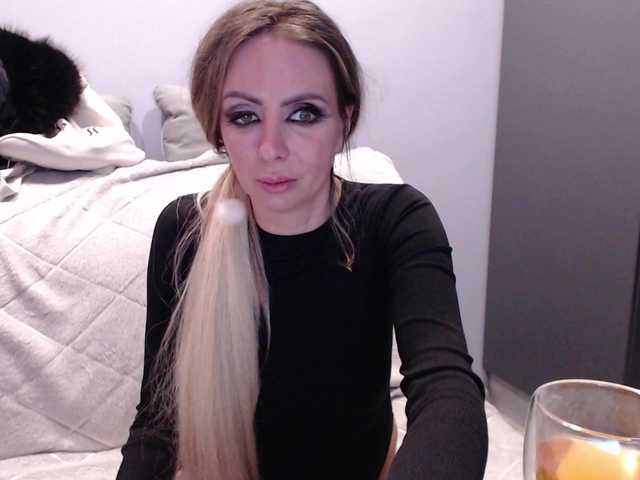 blondalina's BongaCams show and profile