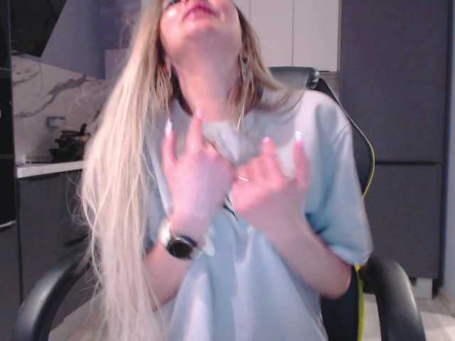 blondalina's BongaCams show and profile