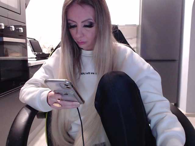 blondalina's BongaCams show and profile