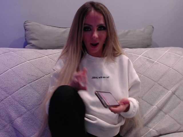 blondalina's BongaCams show and profile