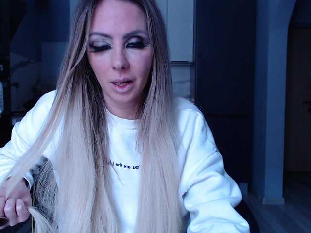 blondalina's BongaCams show and profile