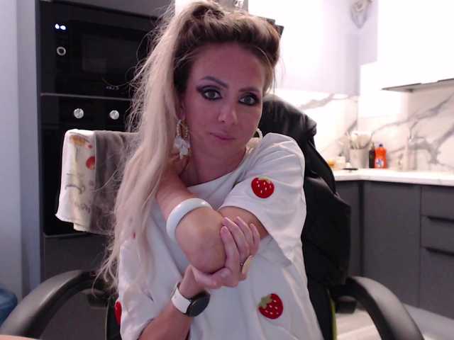  blondalina chat room