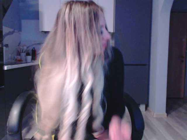 blondalina's BongaCams show and profile