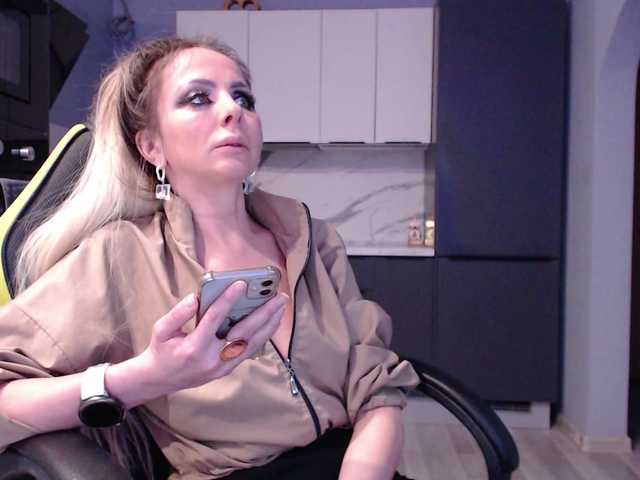 blondalina from BongaCams