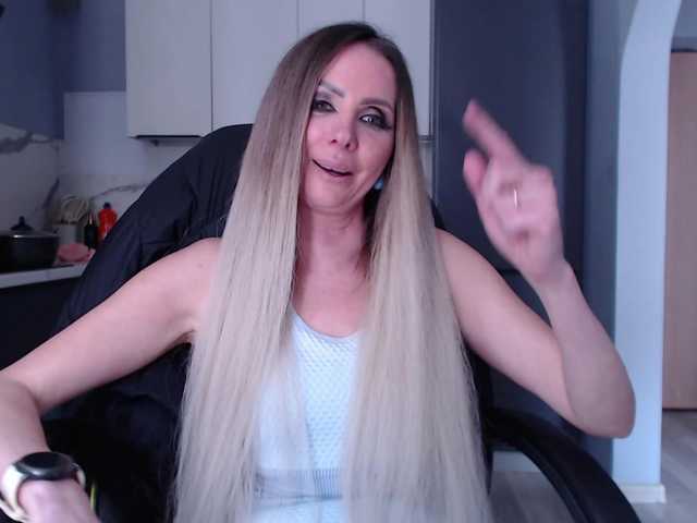 blondalina's BongaCams show and profile