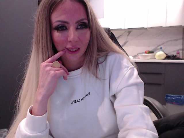 blondalina's BongaCams show and profile