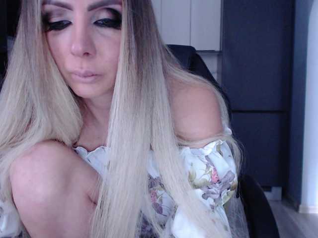 blondalina's BongaCams show and profile