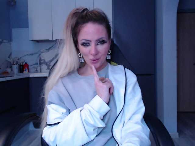 blondalina's BongaCams show and profile