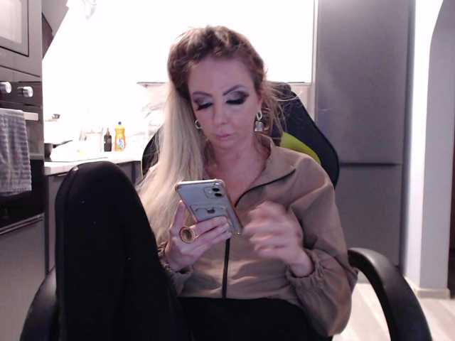 blondalina from BongaCams
