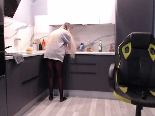 blondalina's BongaCams show and profile