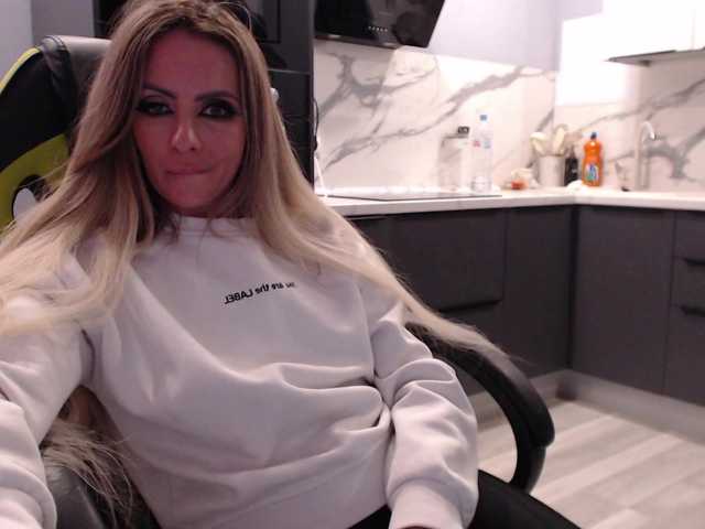 blondalina's BongaCams show and profile