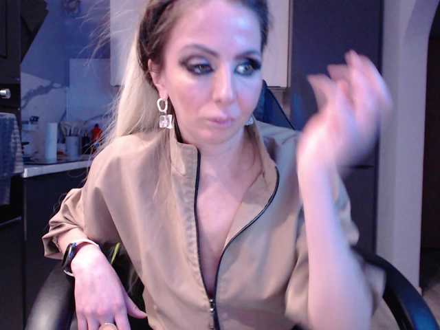 blondalina from BongaCams