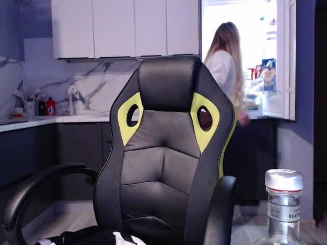 blondalina's BongaCams show and profile