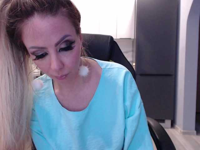 blondalina's BongaCams show and profile