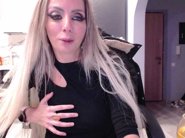 blondalina from BongaCams