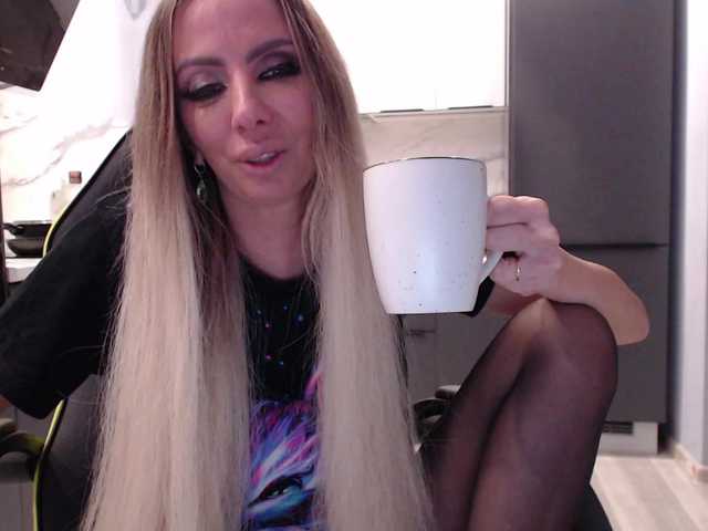 blondalina from BongaCams