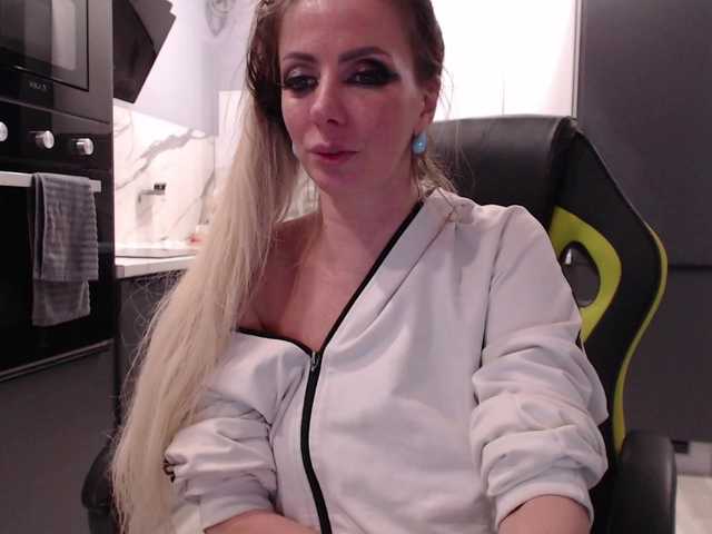 blondalina's BongaCams show and profile