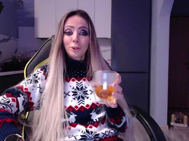 blondalina's BongaCams show and profile