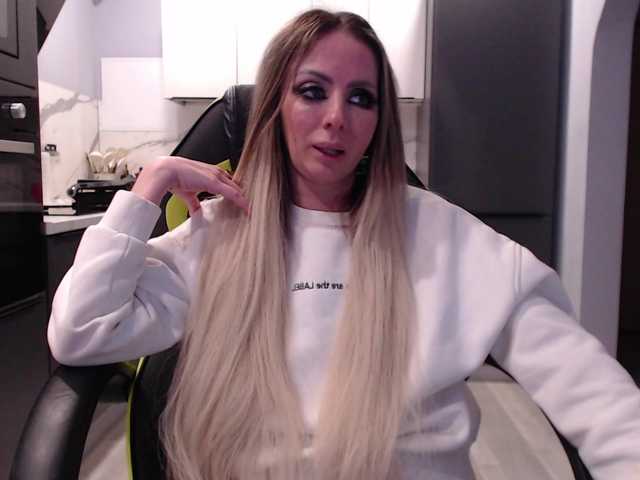 blondalina's BongaCams show and profile