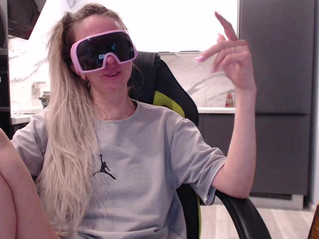 blondalina's BongaCams show and profile