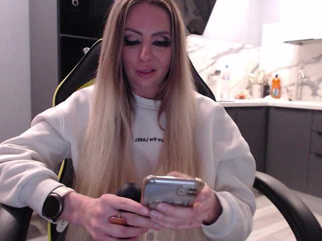 blondalina's BongaCams show and profile