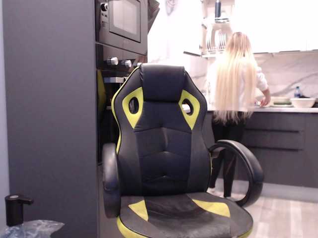 blondalina's BongaCams show and profile