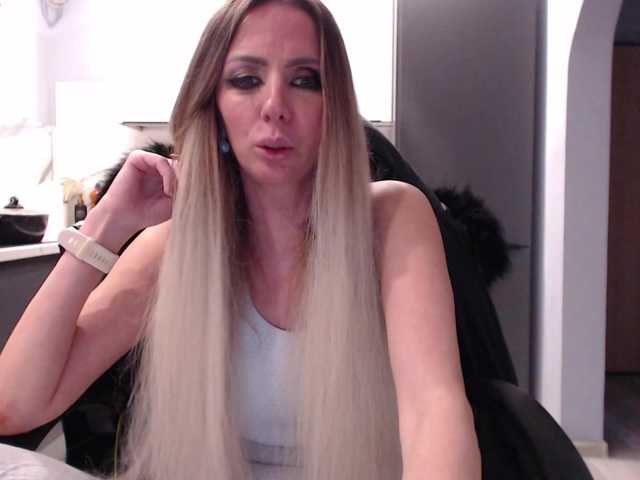 blondalina's BongaCams show and profile