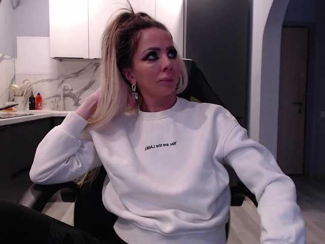 blondalina cam belle