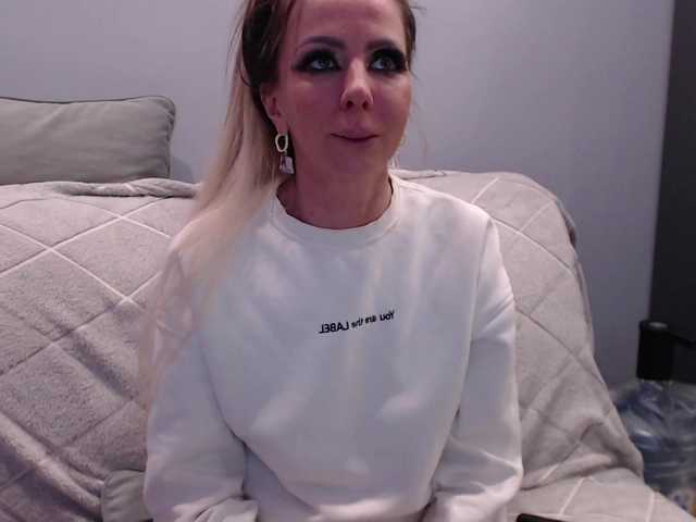 blondalina's BongaCams show and profile