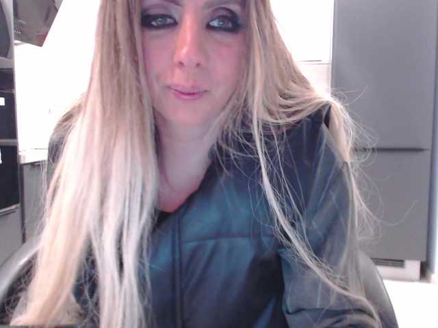 blondalina's BongaCams show and profile