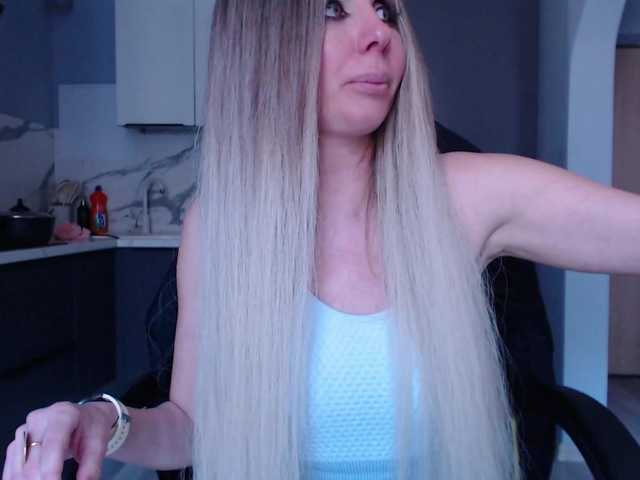 blondalina's BongaCams show and profile