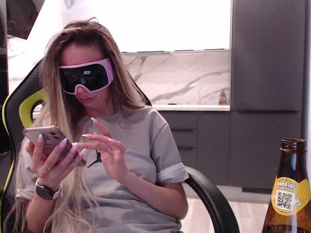 blondalina's BongaCams show and profile