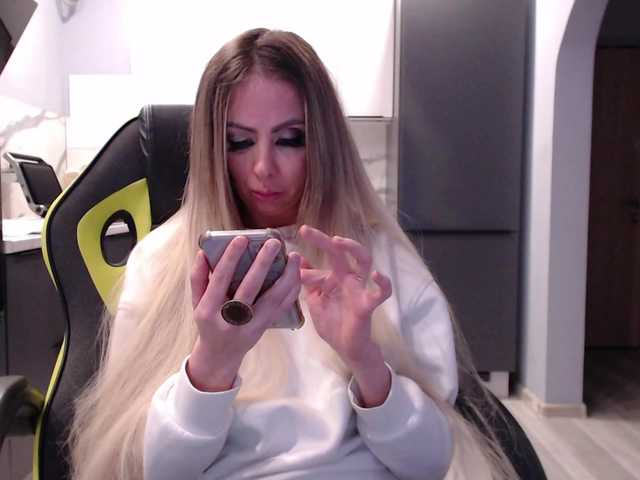 blondalina's BongaCams show and profile
