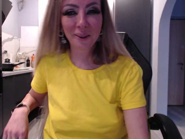 blondalina's BongaCams show and profile