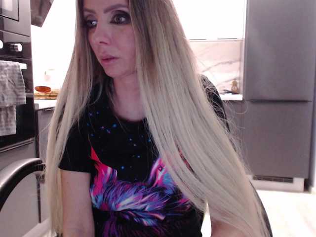 blondalina's BongaCams show and profile