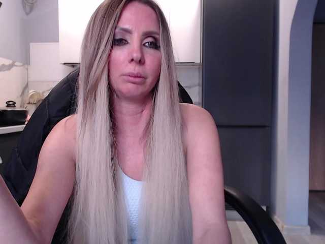 blondalina's BongaCams show and profile